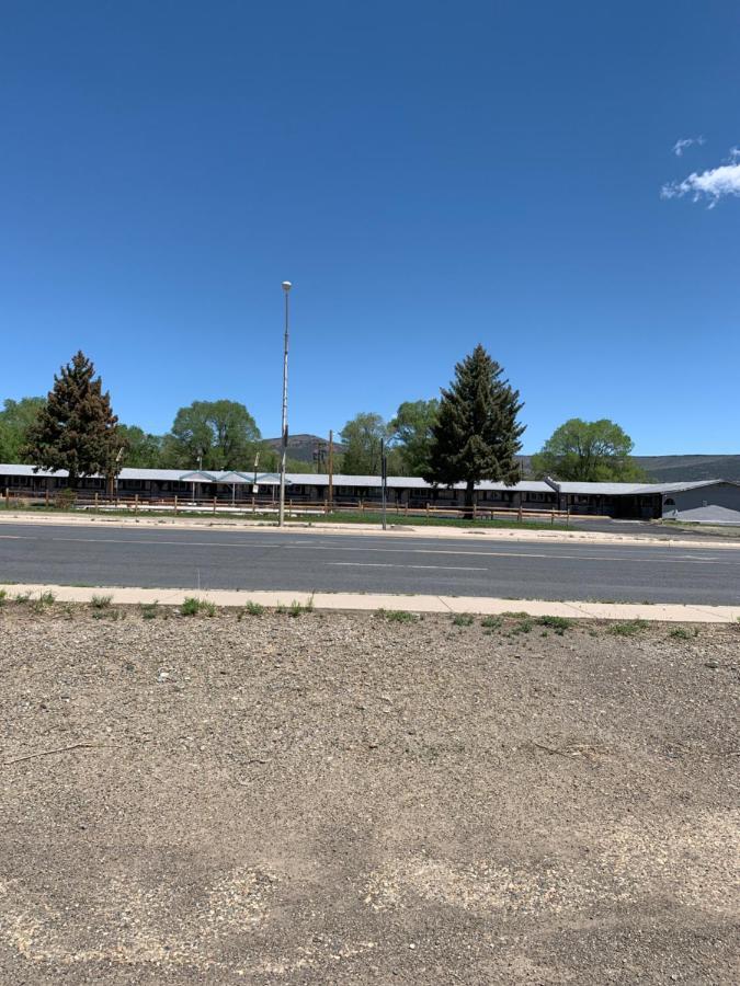 Rodeway Inn & Suites Raton Exterior photo